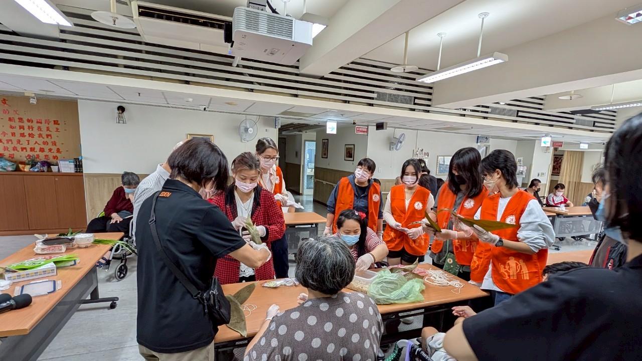 【平日志工】06/12(五)愛悅養護中心-歡慶端午節活動 的第三張解說圖