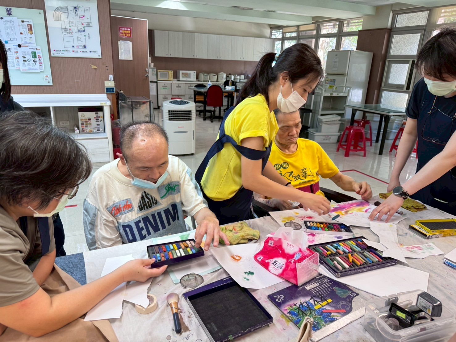 6月藝起來藝術志工(大龍養護中心) 的第三張解說圖