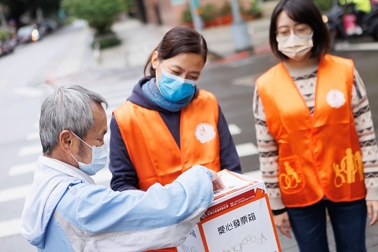 【桃園市中壢區】協助整理愛心發票 的3張圖片組